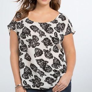 TORRID-ROSE PRINT BUTTON BACK TOP
